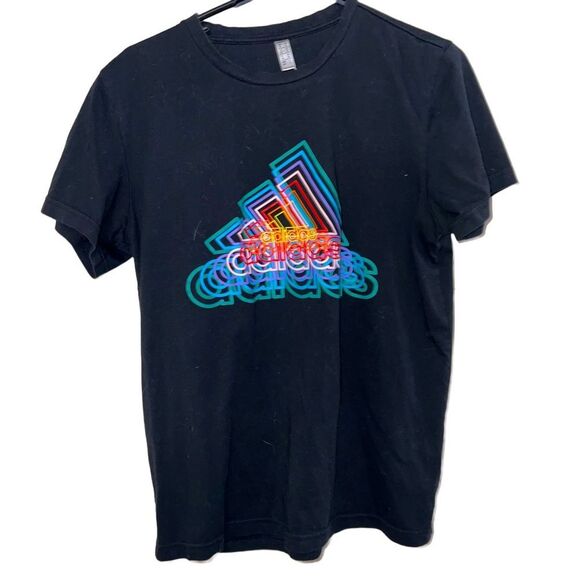 Adidas Women’s Rainbow 🌈 Colorful Logo Athletic T-Shirt Size Medium in Black - Picture 1 of 3